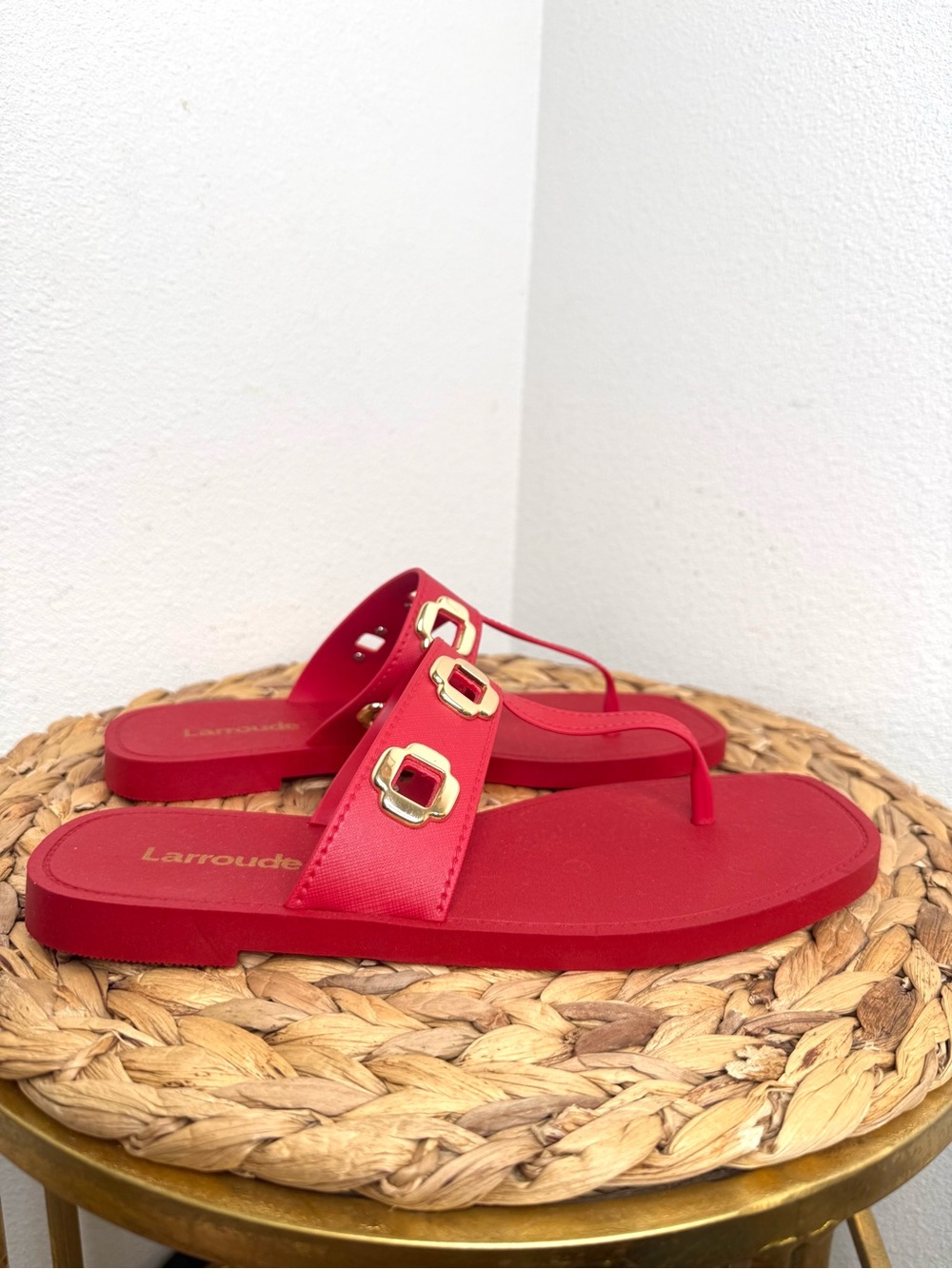 NWT Larroude’ Milan Jelly Grommet Thong Red Sandal Gold Buckle Logo Nordstrom - Picture 2 of 7